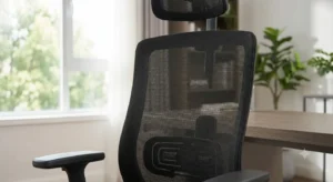 Schienale in rete traspirante di una sedia ergonomica ortopedica per la salute della colonna vertebrale