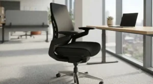 Sedia da ufficio Steelcase Gesture con braccioli regolabili e design contemporaneo.
